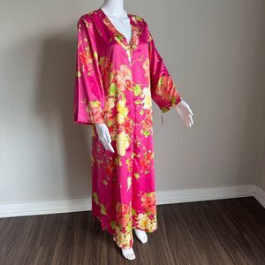 Natori Floral Kaftan Robe Size M Pink NWT